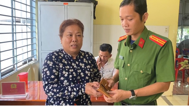 Đồng Tháp: 2 trường hợp nhặt của rơi trả lại người làm mất
