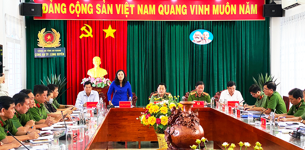Giám đốc Công an An Giang và Bí thư Thành ủy Long Xuyên làm việc với Công an TP. Long Xuyên