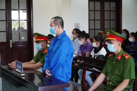 Vĩnh Long: Bênh vợ, dùng kéo đâm chết người lãnh 10 năm tù
