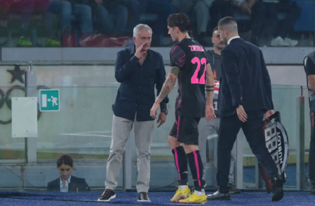 Dybala khai thông, Mourinho thắng giòn giã