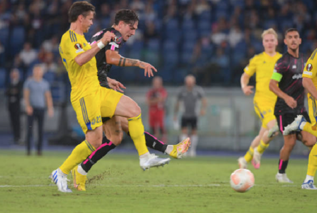 Dybala khai thông, Mourinho thắng giòn giã
