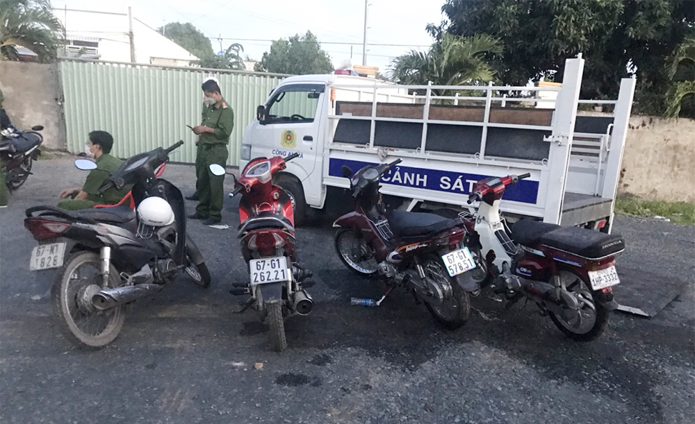 An Giang: Tạm giữ nhiều phương tiện và thuốc bảo vệ thực vật không có tên trong danh mục
