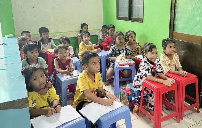 Cô giáo miền Tây 20 năm biến hiên nhà thành lớp học cho trẻ em nghèo