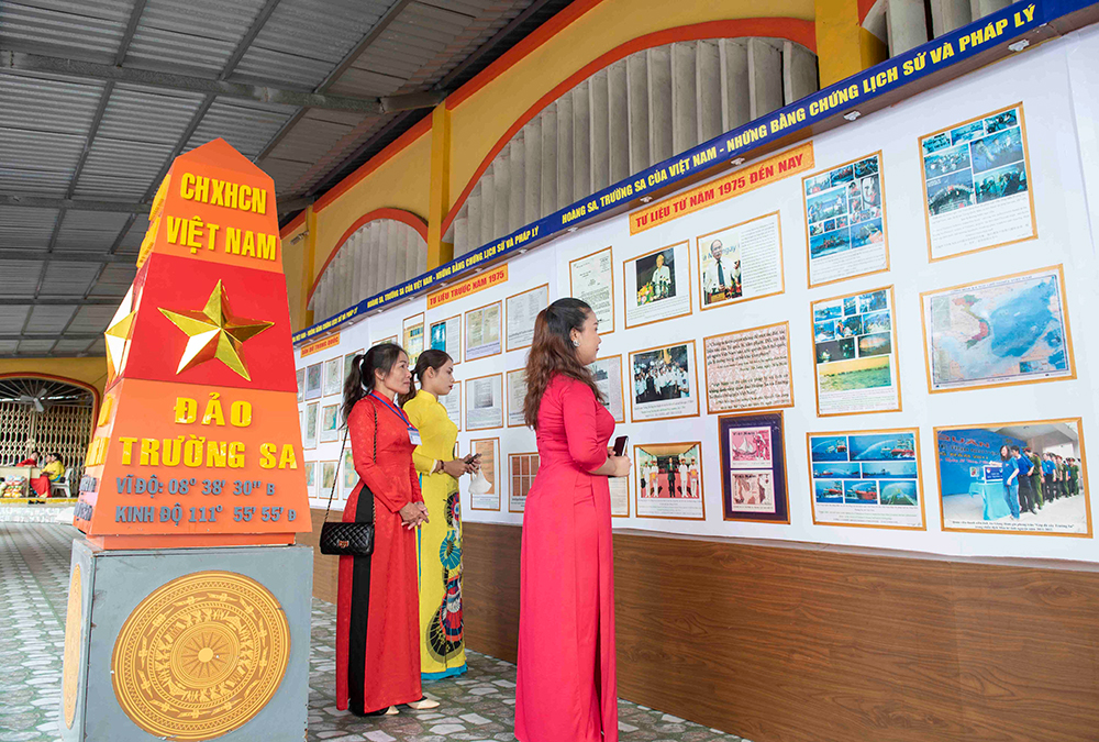 Khai mạc triển lãm bản đồ và trưng bày tư liệu “Hoàng Sa, Trường sa của Việt Nam- Những bằng chứng lịch sử và pháp lý”