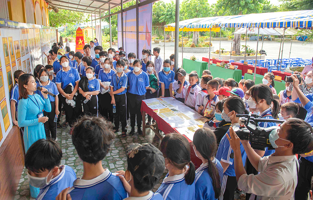 Khai mạc triển lãm bản đồ và trưng bày tư liệu “Hoàng Sa, Trường sa của Việt Nam- Những bằng chứng lịch sử và pháp lý”