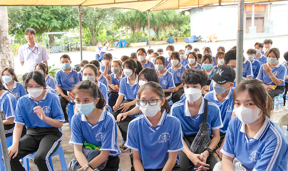 Khai mạc triển lãm bản đồ và trưng bày tư liệu “Hoàng Sa, Trường sa của Việt Nam- Những bằng chứng lịch sử và pháp lý”