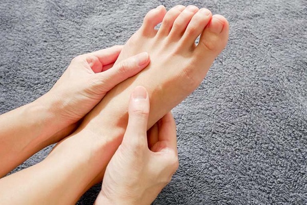 Bỏ túi kinh nghiệm chọn giày đá banh cho chân thon, chân bè