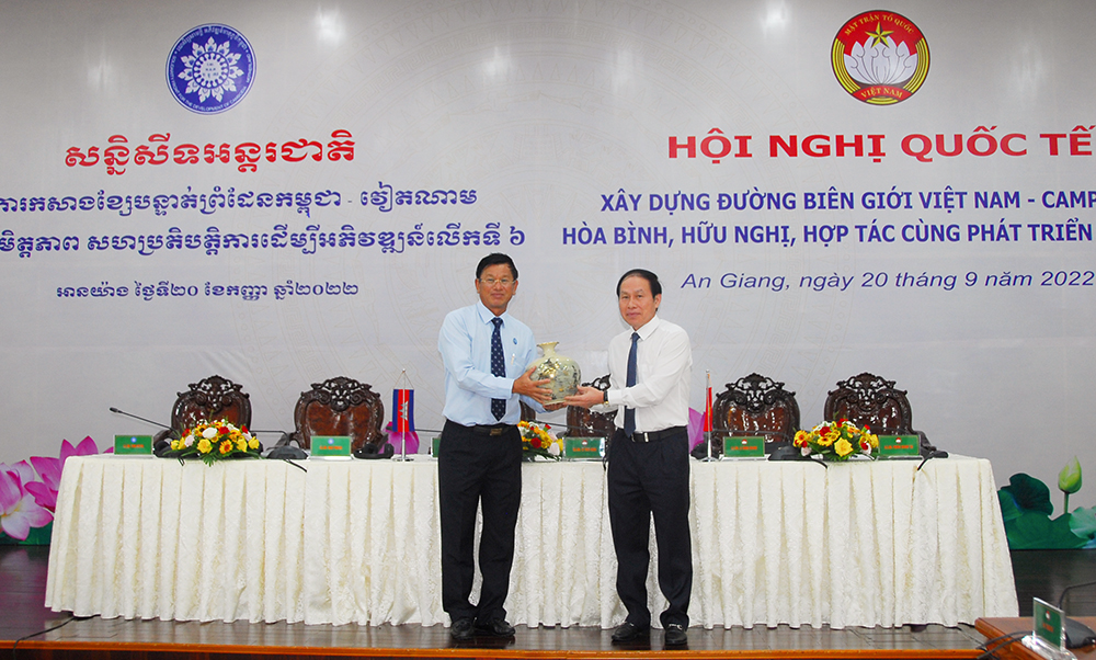Xây dựng đường biên giới Việt Nam – Campuchia hòa bình hữu nghị, hợp tác cùng phát triển