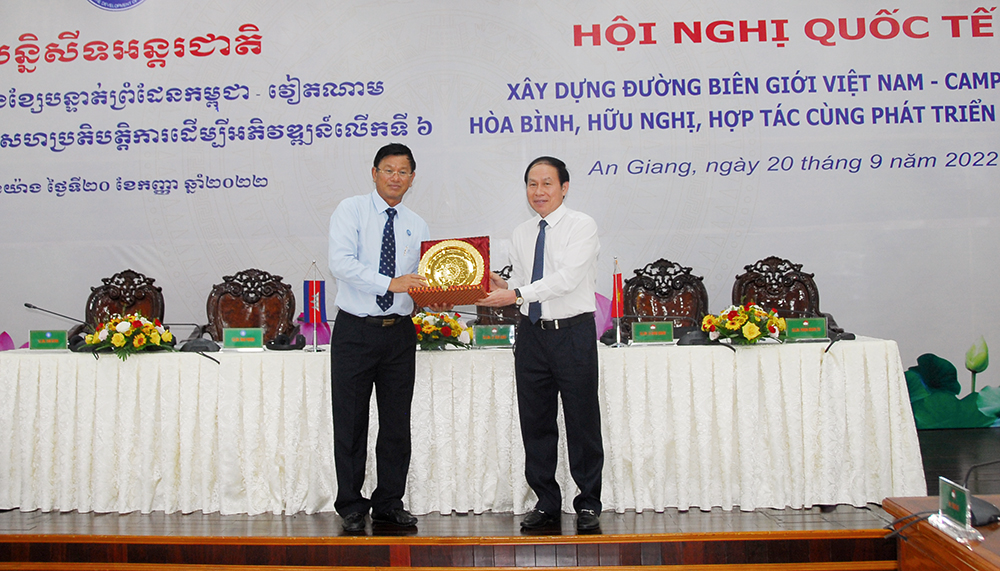 Xây dựng đường biên giới Việt Nam – Campuchia hòa bình hữu nghị, hợp tác cùng phát triển