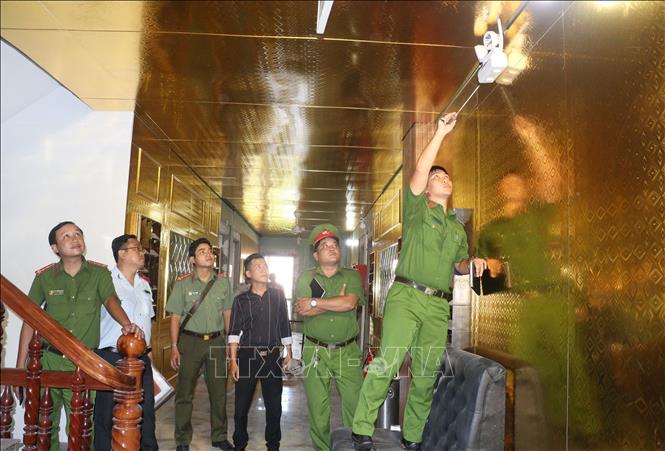 Vĩnh Long: Ra quân kiểm tra các cơ sở kinh doanh karaoke