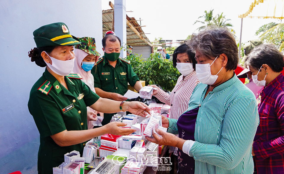Có anh biên phòng, ấm lòng dân ven biển