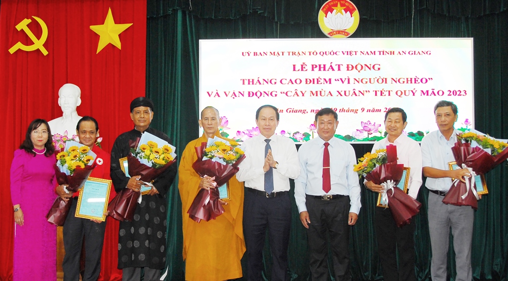 Tạo sự gắn kết giữa mặt trận và các tổ chức, tín đồ tôn giáo