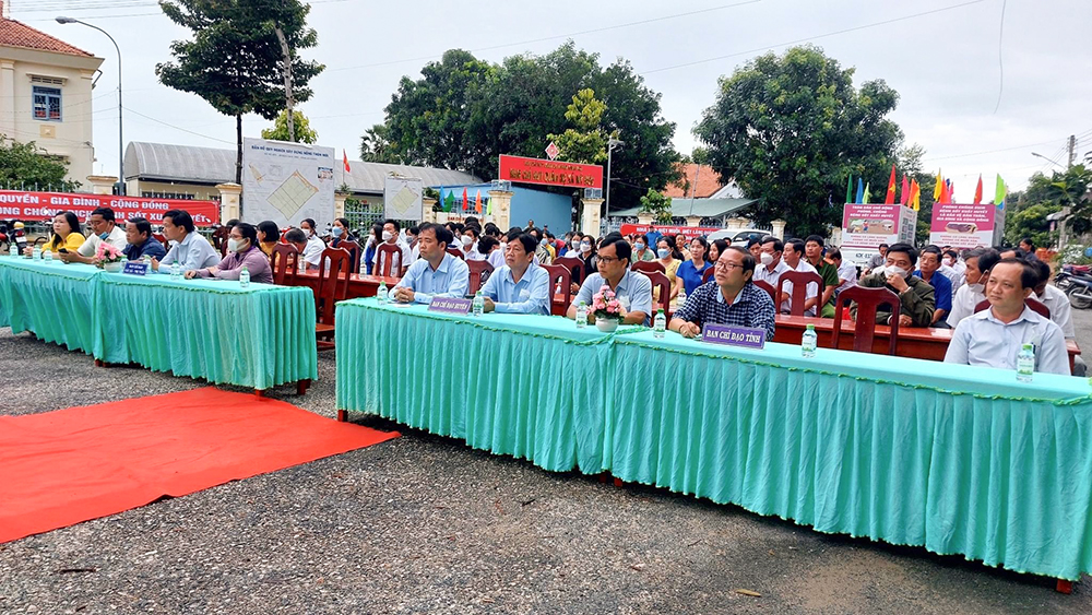 Châu Phú phát động chiến dịch người dân tự diệt muỗi, lăng quăng phòng, chống sốt xuất huyết