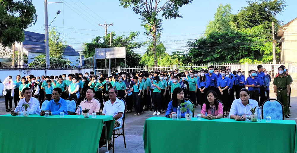 Đoàn viên, thanh niên TP. Châu Đốc hưởng ứng Chiến dịch “Làm cho thế giới sạch hơn”