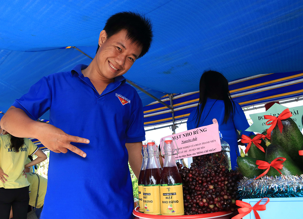 Nho rừng xuống núi