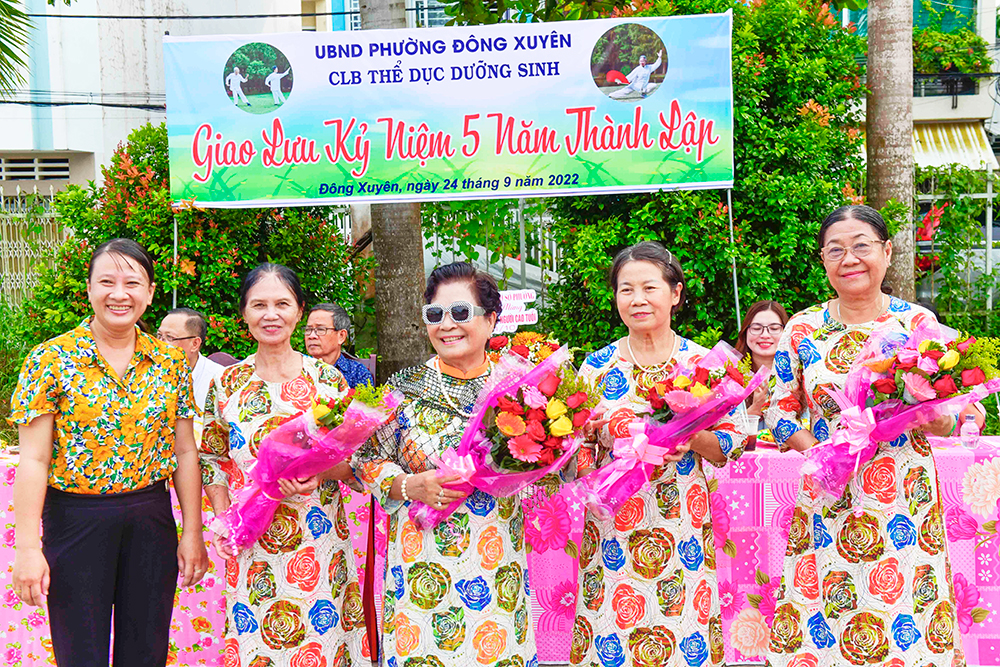 Kỷ niệm 5 năm thành lập CLB Thể̉ dục dưỡng sinh phường Đông Xuyên