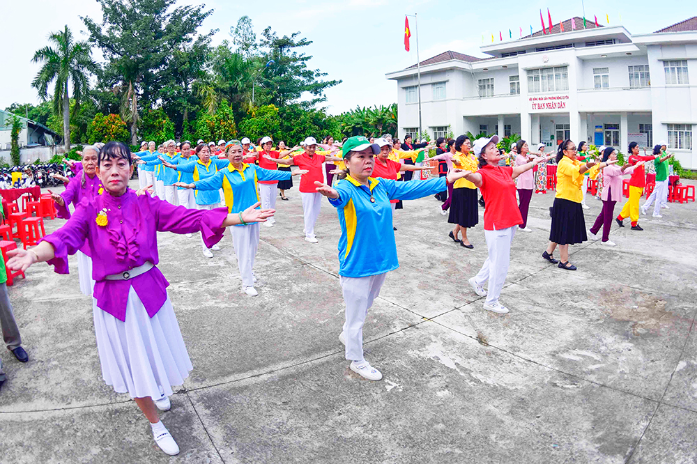Kỷ niệm 5 năm thành lập CLB Thể̉ dục dưỡng sinh phường Đông Xuyên