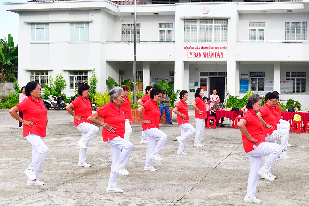 Kỷ niệm 5 năm thành lập CLB Thể̉ dục dưỡng sinh phường Đông Xuyên