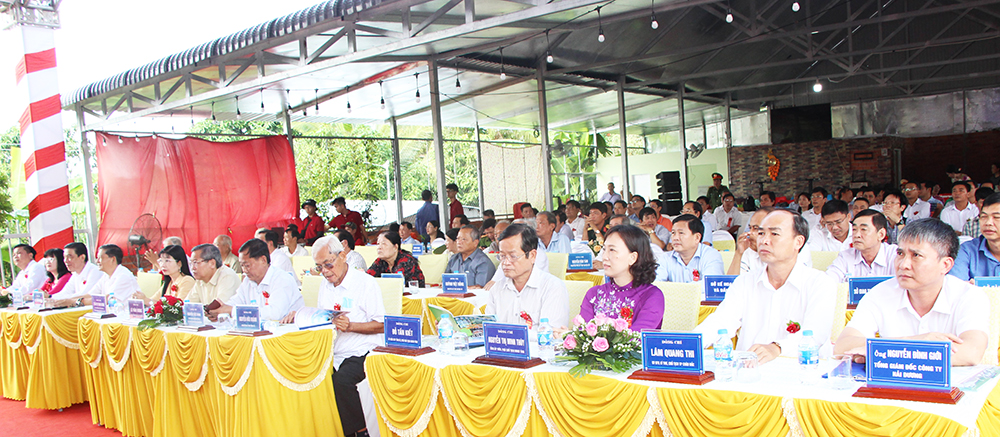 Khởi công công trình đường kênh Long Điền A-B (huyện Chợ Mới) trị giá gần 500 tỷ đồng