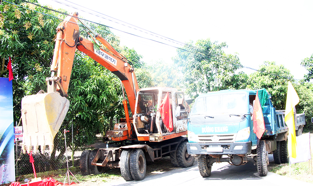 Khởi công công trình đường kênh Long Điền A-B (huyện Chợ Mới) trị giá gần 500 tỷ đồng