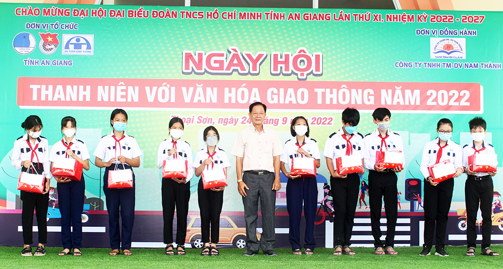 300 đoàn viên, thanh niên tham gia Ngày hội “Thanh niên với văn hóa giao thông” năm 2022