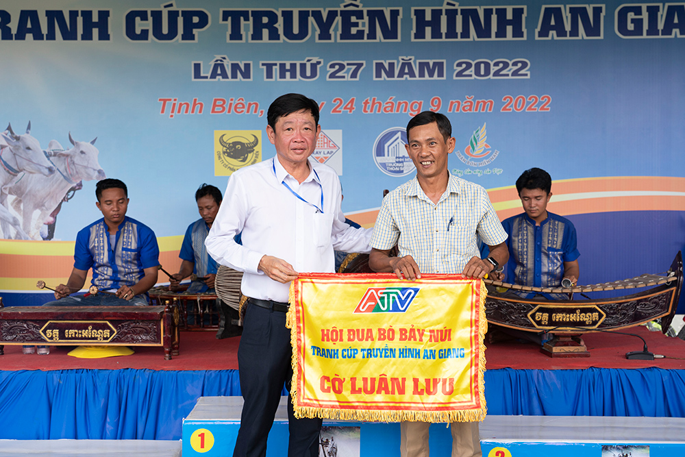 Sôi nổi Hội đua bò Bảy Núi tranh Cúp Truyền hình An Giang lần thứ 27 năm 2022