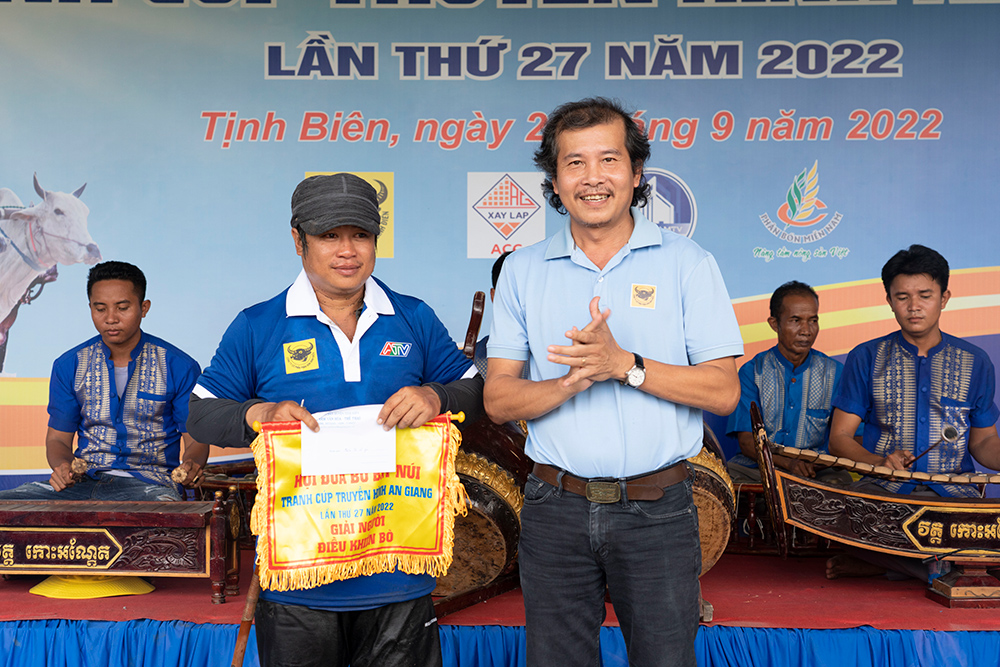 Sôi nổi Hội đua bò Bảy Núi tranh Cúp Truyền hình An Giang lần thứ 27 năm 2022