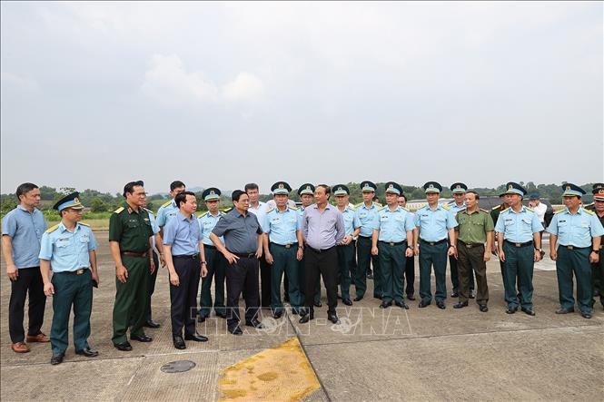 Thủ tướng Phạm Minh Chính thăm Trung đoàn không quân 921