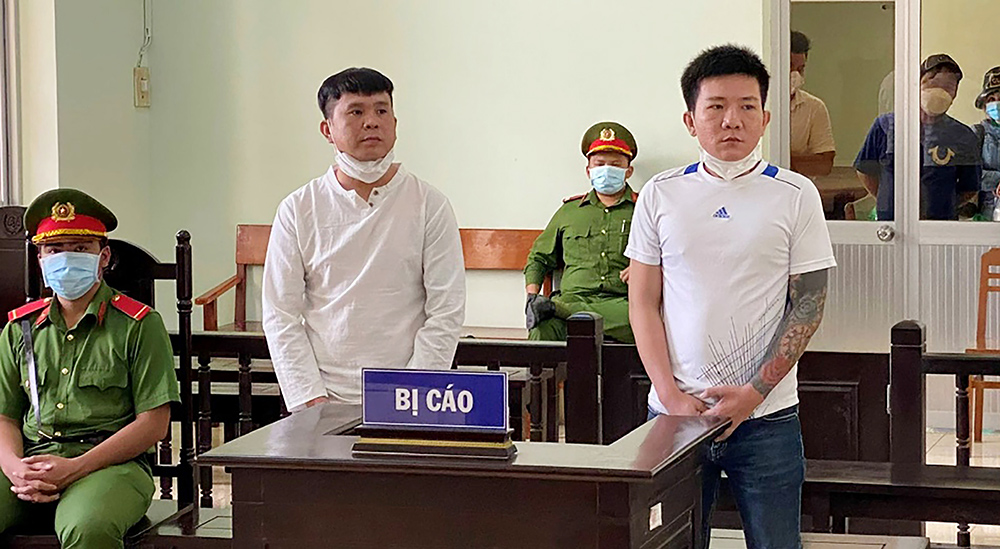 Đánh nhau vì chuyện cũ