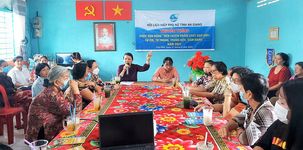 Truyền thông Cuộc vận động "Rèn luyện phẩm chất đạo đức: Tự tin, tự trọng, trung hậu, đảm đang" cho phụ nữ Chợ Mới