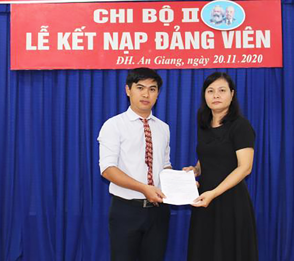 Phát triển đảng viên là sinh viên: Nguồn lực tốt nhưng cần thận trọng - Kỳ I: công tác phát triển đảng đối với sinh viên trong các trường đại học, cao đẳng
