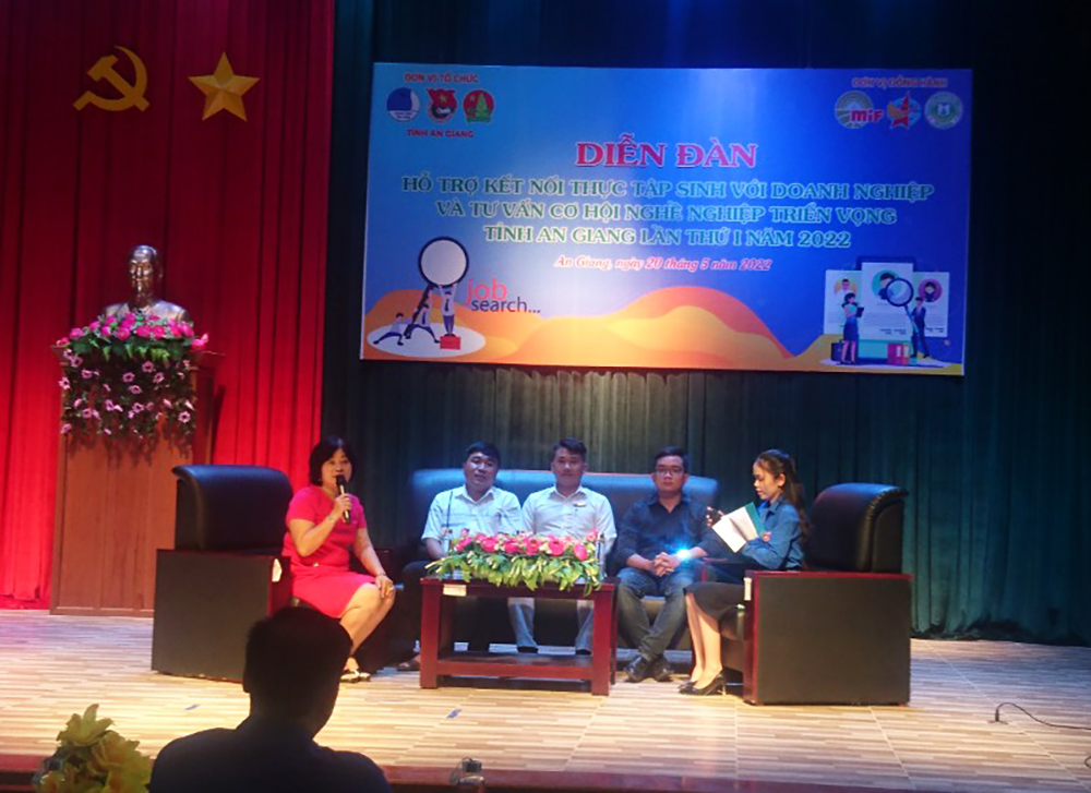 Phát triển đảng viên là sinh viên: Nguồn lực tốt nhưng cần thận trọng - Kỳ II: Khó khăn, thách thức, giải pháp trong quản lý đảng viên là sinh viên