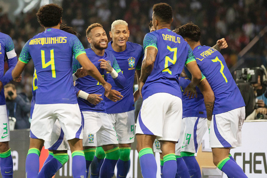 Neymar 'nhảy múa' cùng Raphinha, Brazil đại thắng