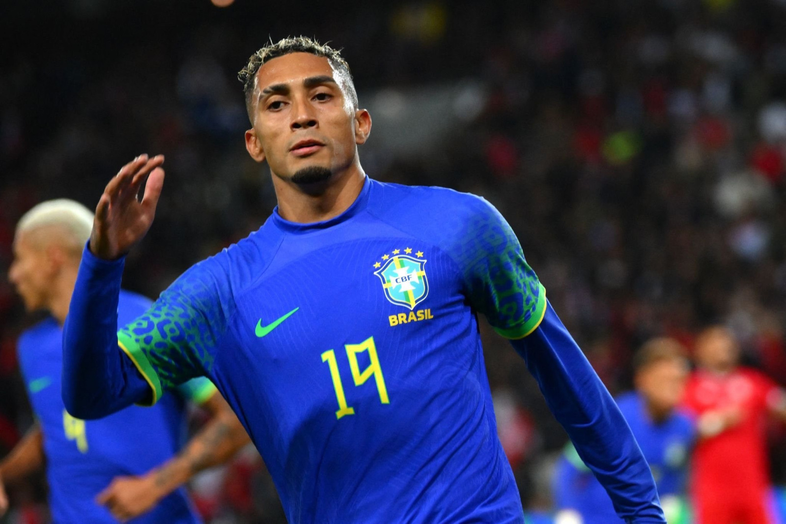 Neymar 'nhảy múa' cùng Raphinha, Brazil đại thắng