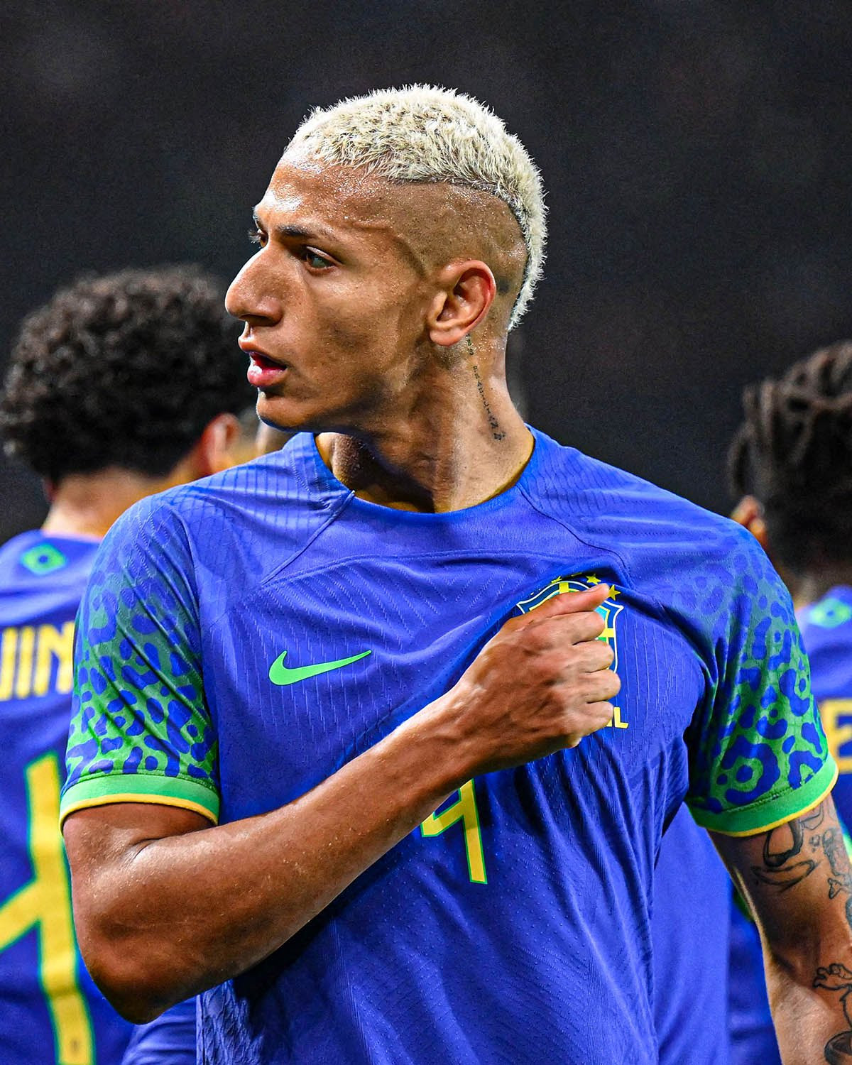 Neymar 'nhảy múa' cùng Raphinha, Brazil đại thắng