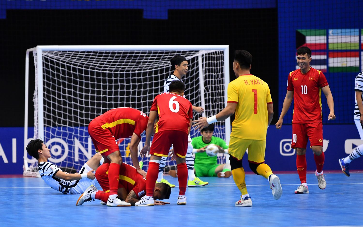 Tuyển Việt Nam khởi đầu ấn tượng tại Giải futsal vô địch châu Á 2022