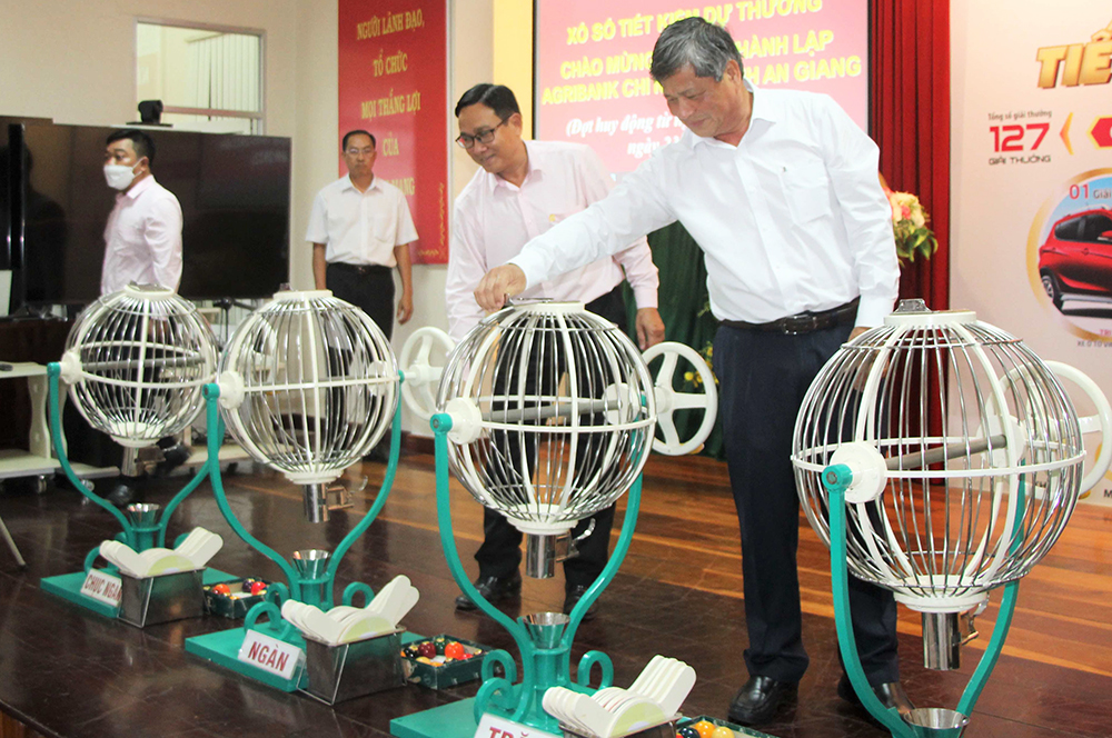 Agribank chi nhánh tỉnh An Giang quay số mở thưởng
