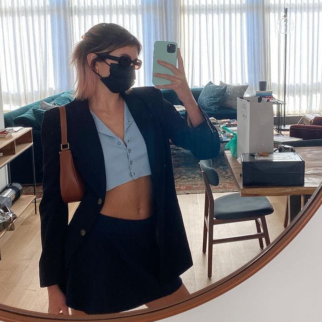 Người nổi tiếng tạo kiểu với áo blazer như thế nào?