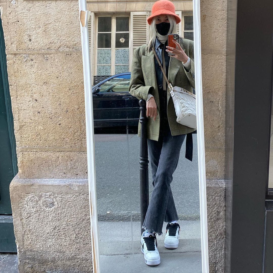 Người nổi tiếng tạo kiểu với áo blazer như thế nào?