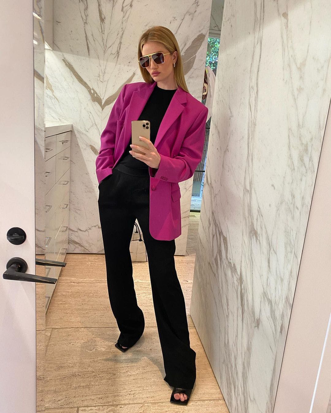 Người nổi tiếng tạo kiểu với áo blazer như thế nào?