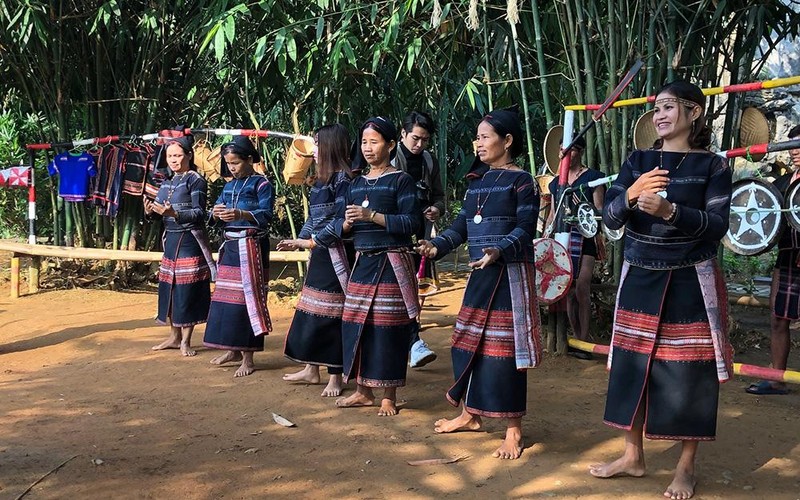 Liên hoan trình diễn trang phục truyền thống các dân tộc thiểu số Việt Nam  khu vực phía bắc 2022 - Báo An Giang Online