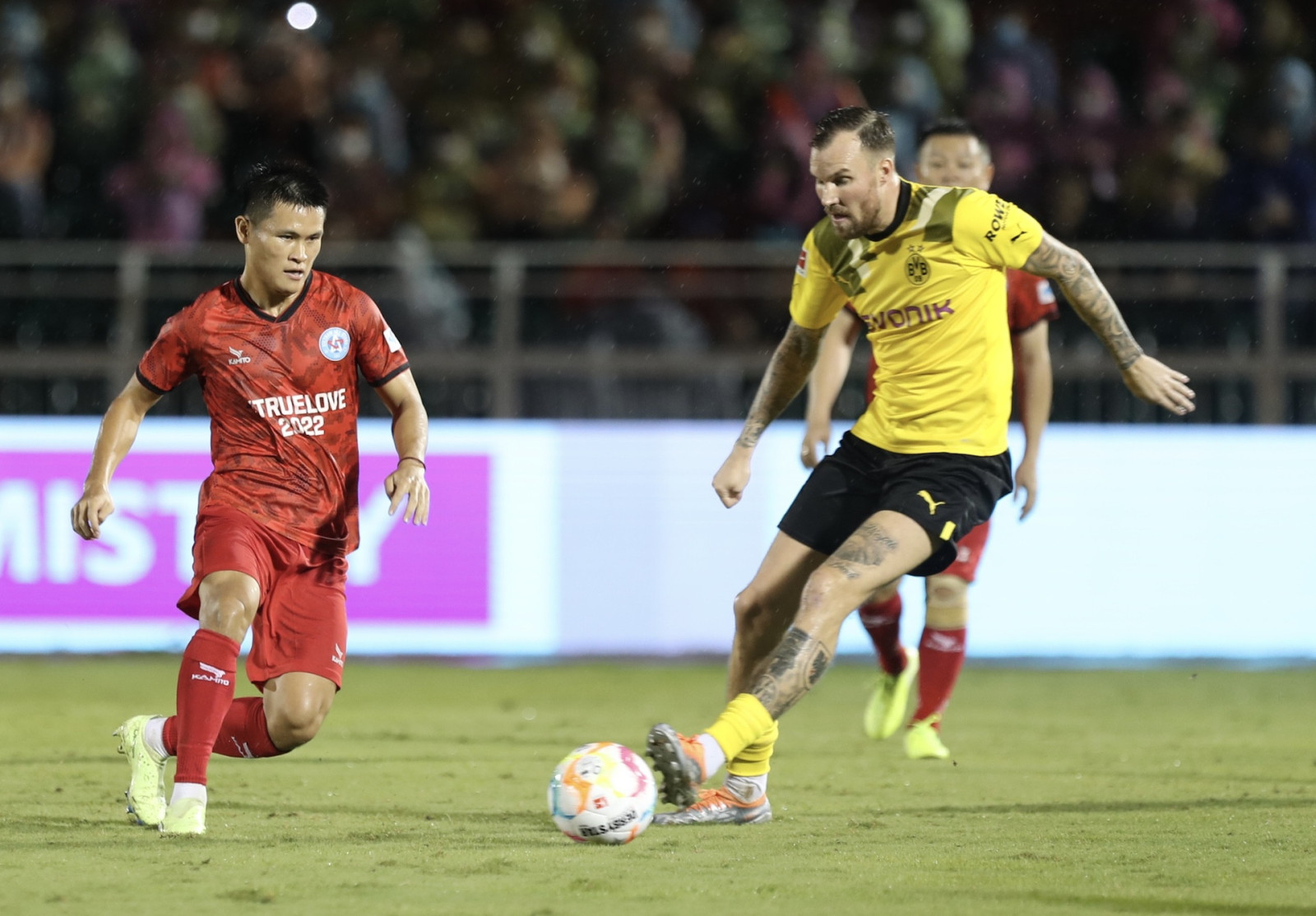 Dàn sao tuyển Việt Nam thất thủ trước các huyền thoại Borussia Dortmund