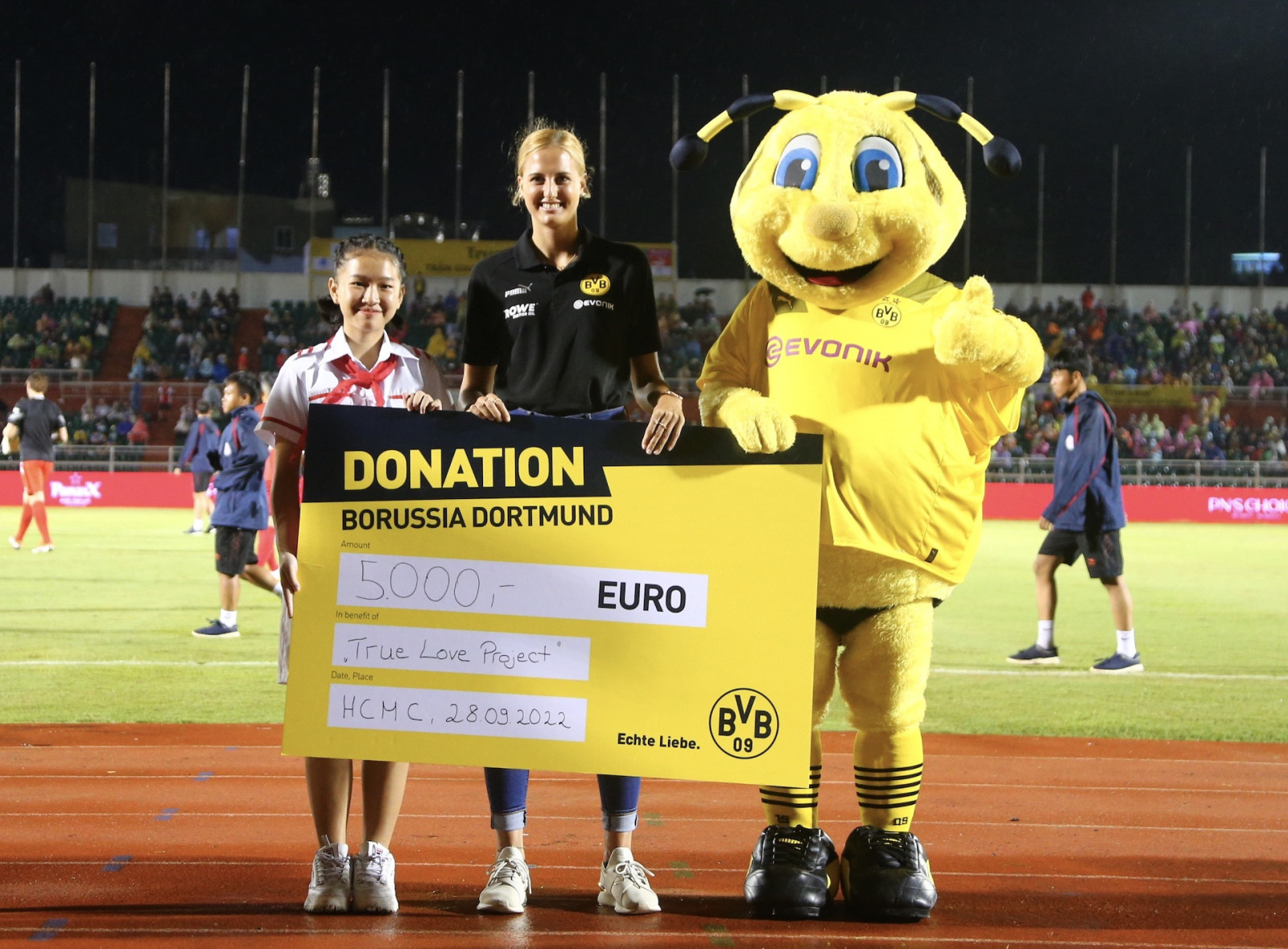Dàn sao tuyển Việt Nam thất thủ trước các huyền thoại Borussia Dortmund