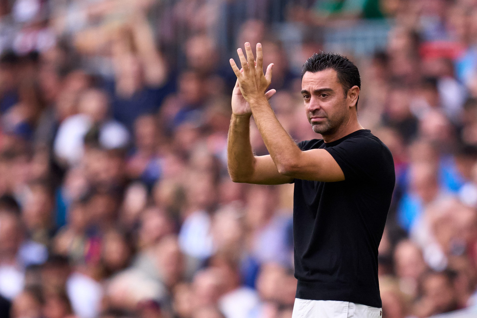 Barca: Xavi khốn khổ vì "virus FIFA"