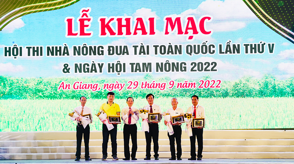 Khai mạc Hội thi Nhà nông đua tài toàn quốc lần thứ V và Ngày hội Tam nông năm 2022