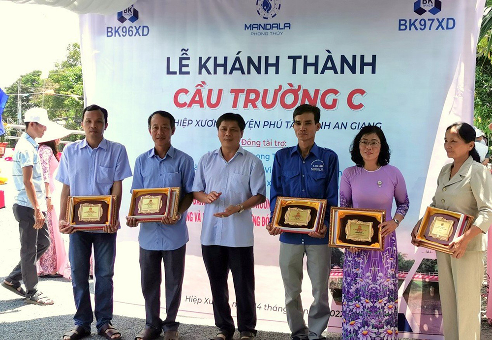 Phát huy vai trò nêu gương của đảng viên huyện Phú Tân trong học tập và làm theo tư tưởng, đạo đức, phong cách Hồ Chí Minh
