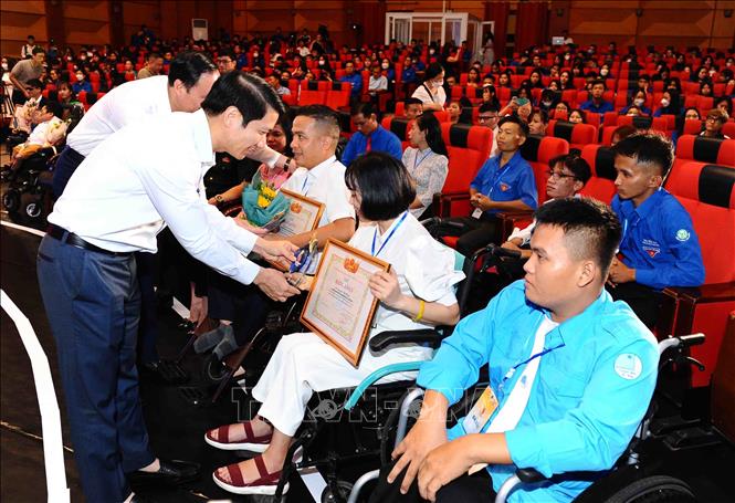 Tôn vinh 50 thanh niên khuyết tật tiêu biểu 'Tỏa sáng nghị lực Việt'
