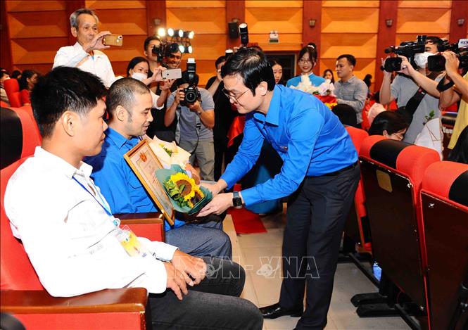 Tôn vinh 50 thanh niên khuyết tật tiêu biểu 'Tỏa sáng nghị lực Việt'
