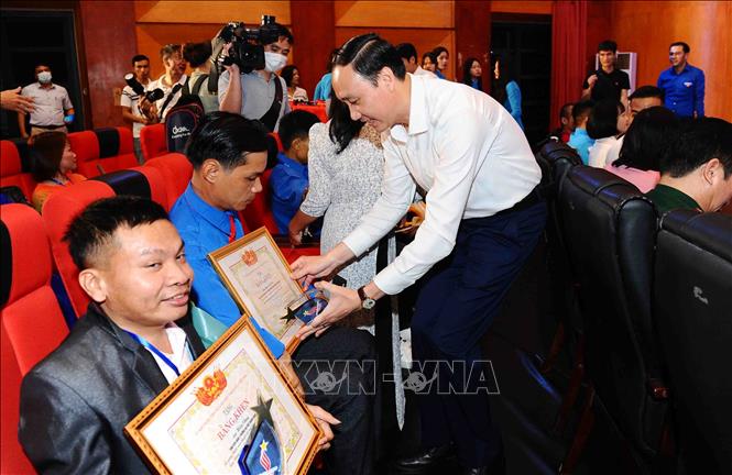 Tôn vinh 50 thanh niên khuyết tật tiêu biểu 'Tỏa sáng nghị lực Việt'