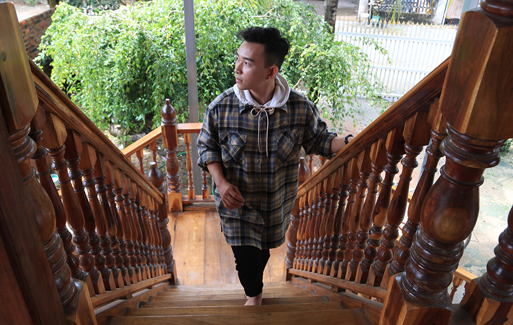 Căn nhà gỗ của ông Chau Song
